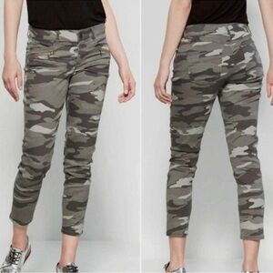 Democracy “Ab” technology Skinny Jeans size 6  camouflage print